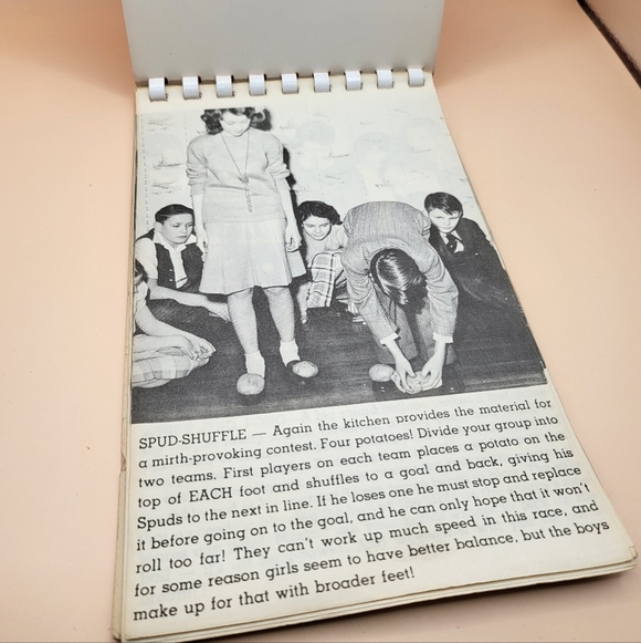 Vintage 1952 Children's Birthday Party Games Book Paperback Made in USA - Picture 4 of 5